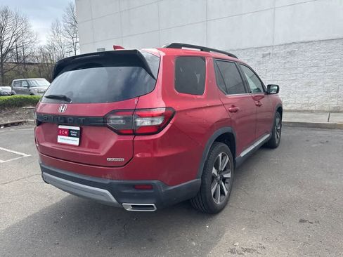 Used 2023 Honda Pilot Touring image 18