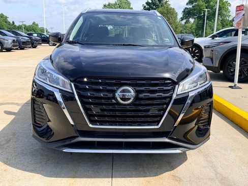 Used 2021 Nissan Kicks SV FWD image 2