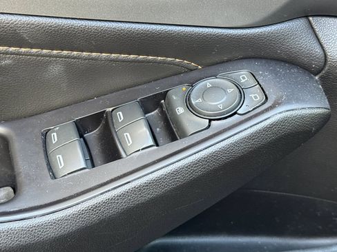 Used 2020 Chevrolet Traverse LS image 12