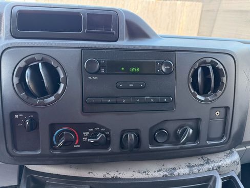 Used 2015 Ford E-350 and Econoline 350 Super Duty image 18