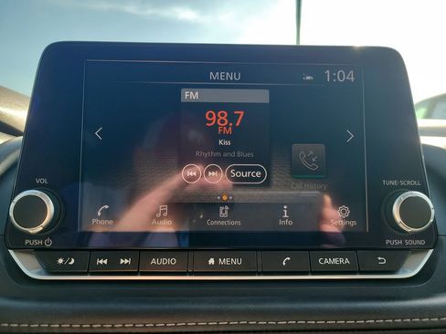 Used 2023 Nissan Rogue SV image 18