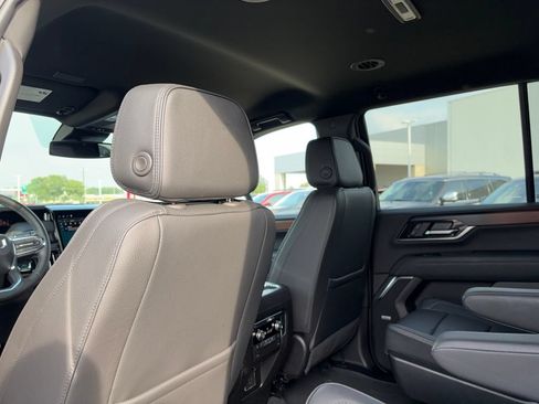 Used 2025 GMC Yukon Denali AWD/4WD image 26