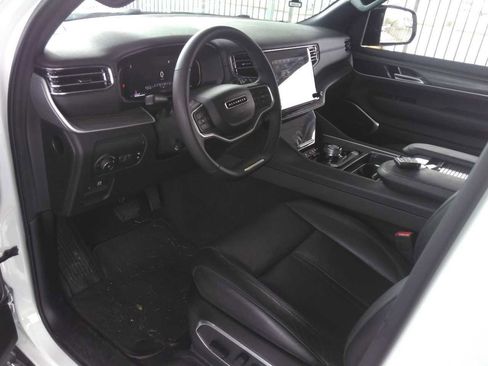 Used 2024 Jeep Wagoneer L Series II image 4