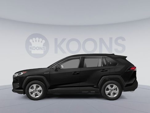 Used 2021 Toyota RAV4 XLE w/ Carpet Mat Package (TMS) image 4