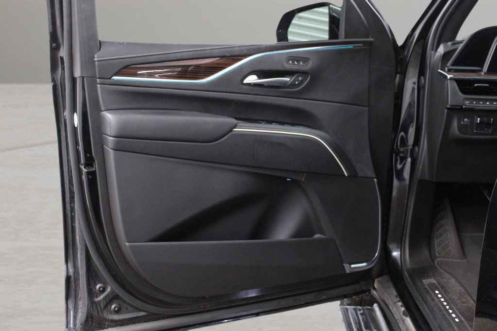 Used 2023 Cadillac Escalade ESV Premium Luxury w/ Performance Package AWD/4WD image 16