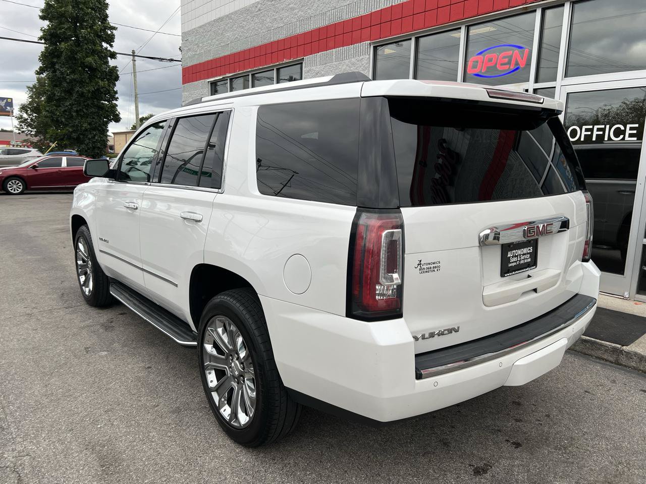 Used 2016 GMC Yukon Denali w/ Open Road Package AWD/4WD image 5
