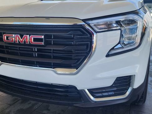 Used 2024 GMC Terrain SLE image 2