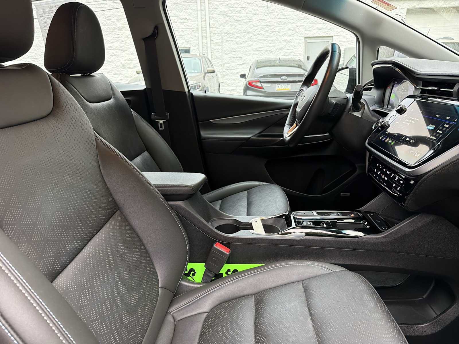 Used 2023 Chevrolet Bolt LT w/ Infotainment Package FWD image 28