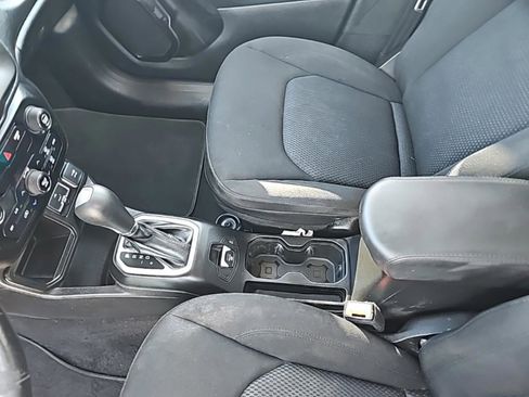 Used 2020 Jeep Renegade Altitude image 23