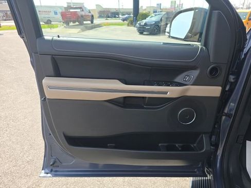 Used 2023 Ford Expedition XLT image 10
