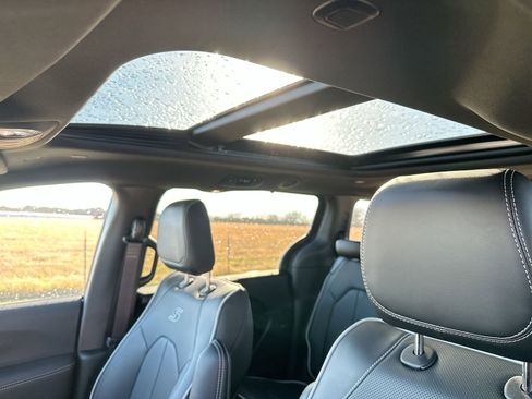 New 2026 Chrysler Pacifica Limited w/ S Appearance Package image 22