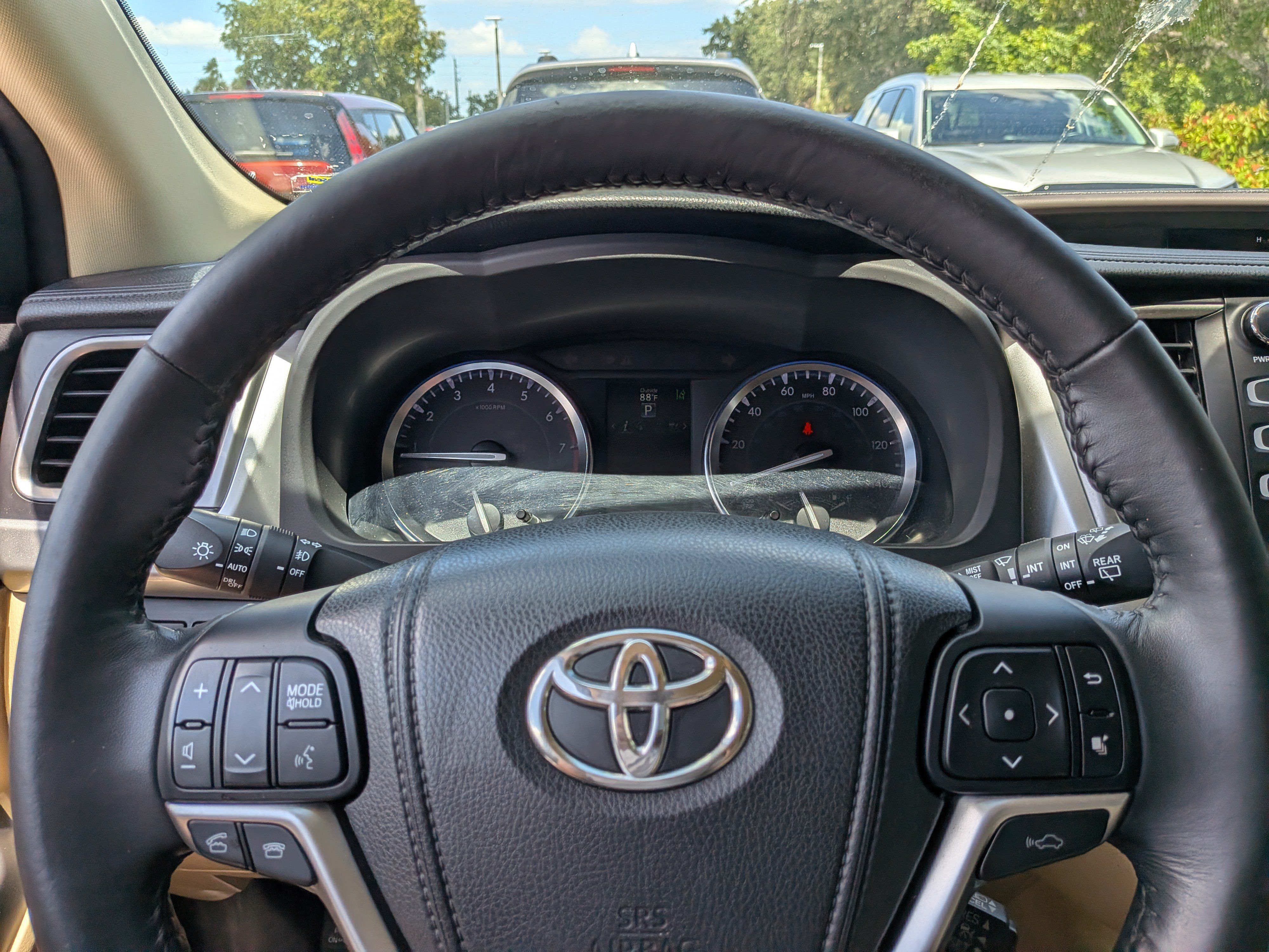 Used 2015 Toyota Highlander Limited w/ Driver Technology Package FWD image 28