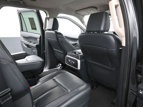 Certified 2024 Ford Expedition XLT image 12