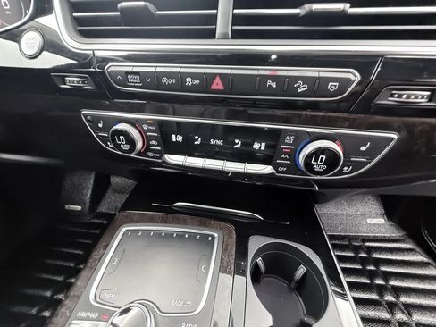 Used 2018 Audi Q7 3.0T Prestige w/ Prestige Package AWD/4WD image 13
