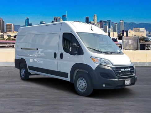 Used 2025 RAM ProMaster 2500 w/ Convenience Group FWD image 3
