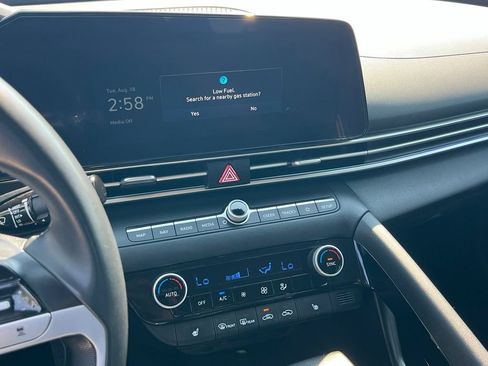 Certified 2025 Hyundai Elantra SEL FWD image 17