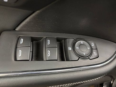 Used 2022 Buick Envision Avenir w/ Technology Package II FWD image 13