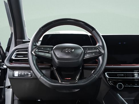 Used 2024 Chevrolet Traverse RS AWD/4WD image 9