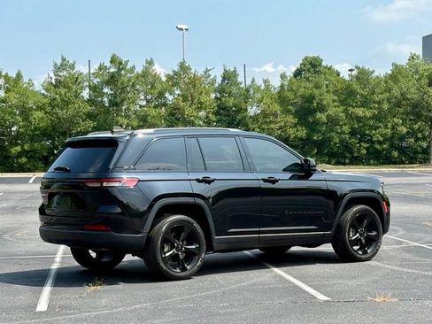 Used 2023 Jeep Grand Cherokee Altitude RWD image 8