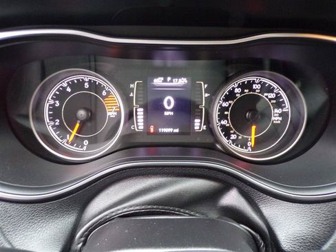 Used 2020 Jeep Cherokee Latitude w/ Cold Weather Group AWD/4WD image 38