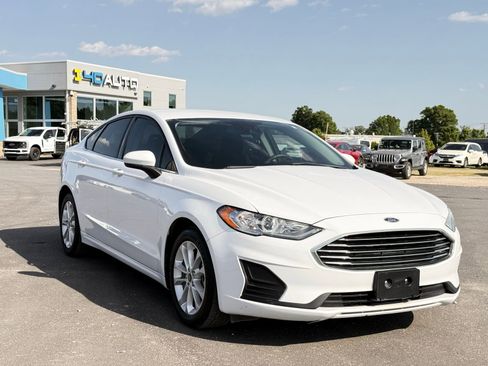 Used 2020 Ford Fusion SE FWD image 4