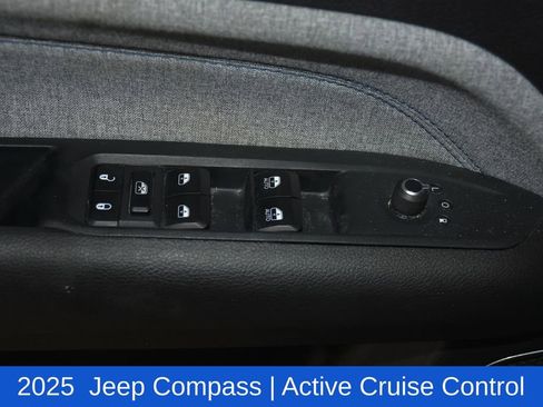 Used 2025 Jeep Compass Latitude w/ Sun & Sound Group AWD/4WD image 24