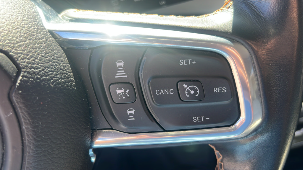 Used 2021 Jeep Wrangler Unlimited Sahara AWD/4WD image 32