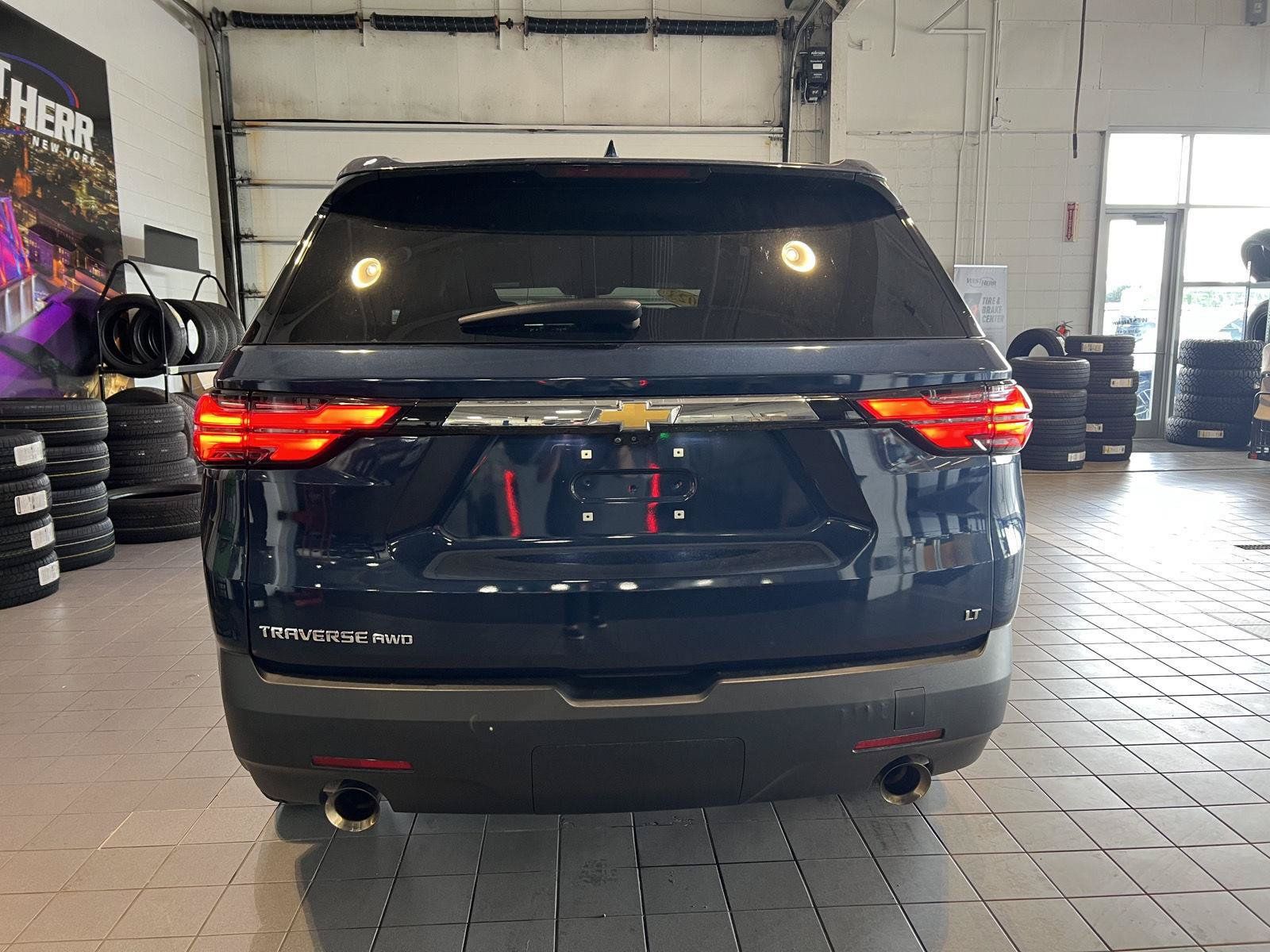 Used 2023 Chevrolet Traverse LT w/ Rear Camera Mirror Package AWD/4WD image 8