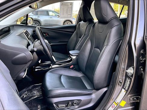 Used 2016 Toyota Prius Four Touring w/ Preferred Accessory Package FWD image 21