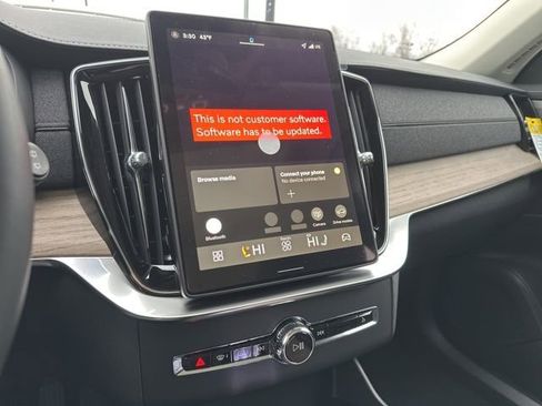 New 2026 Volvo XC90 T8 Plus w/ Protection Package Premier image 15