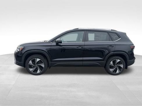 New 2026 Volkswagen Taos SE image 4