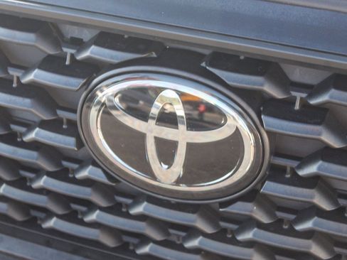 Used 2022 Toyota Corolla Cross LE image 6