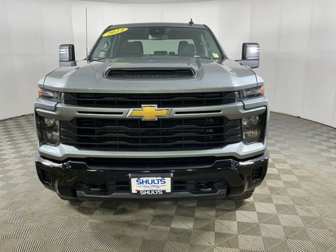 Used 2024 Chevrolet Silverado 2500 Custom w/ Custom Value Package image 2