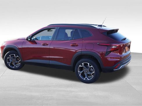 Certified 2024 Chevrolet Trax LT w/ Driver Confidence Package image 8