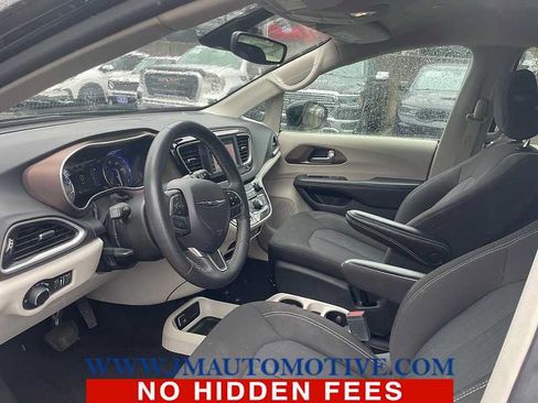 Used 2023 Chrysler Voyager LX FWD image 2