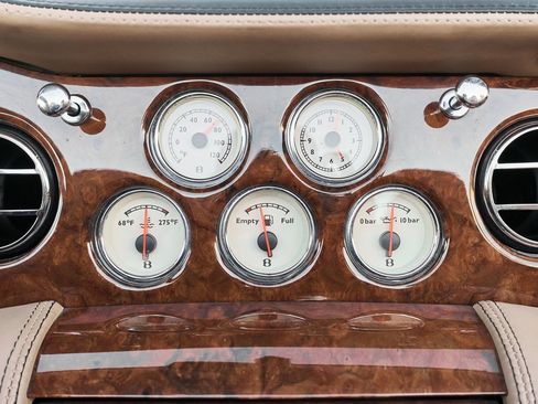 Used 2009 Bentley Azure image 63