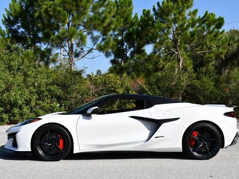 Used 2024 Chevrolet Corvette E-Ray Convertible w/ 3LZ AWD/4WD image 39