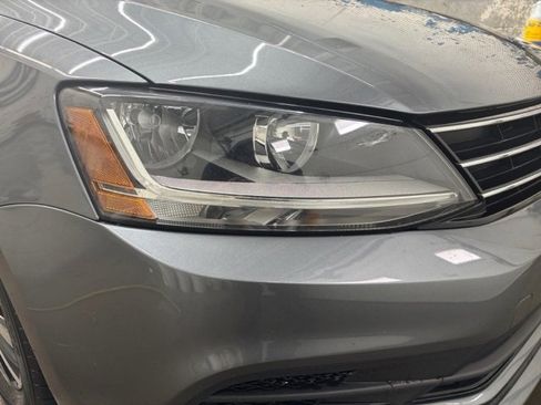 Used 2017 Volkswagen Jetta SE image 7