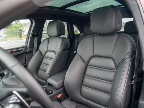 Certified 2026 Porsche Macan AWD/4WD image 5