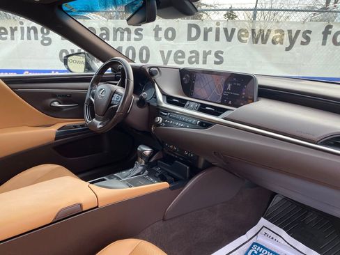 Used 2021 Lexus ES 250 image 17