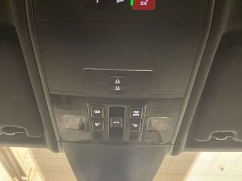 Certified 2023 Volkswagen Atlas Cross Sport SEL R-Line image 28