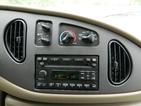 Used 2008 Ford E-350 and Econoline 350 XLT RWD image 16