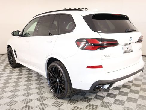 New 2026 BMW X5 xDrive40i w/ M Sport Package AWD/4WD image 24