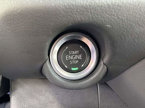 Used 2025 Chevrolet Suburban Premier image 29