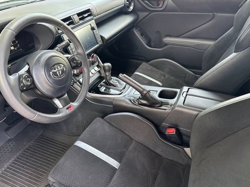 Used 2024 Toyota GR86 Premium RWD image 9