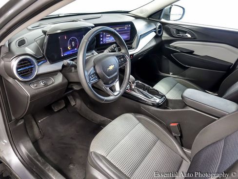 Used 2025 Chevrolet Trax LT w/ LT Convenience Package FWD image 10
