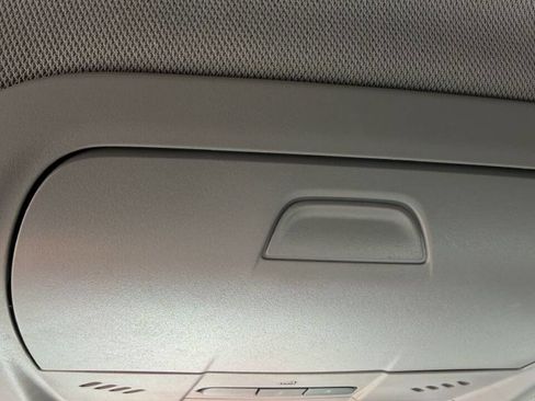 Used 2018 Chevrolet Equinox LT image 16