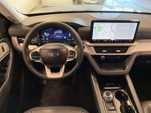 Used 2025 Ford Explorer Active w/ Active Comfort Package image 14