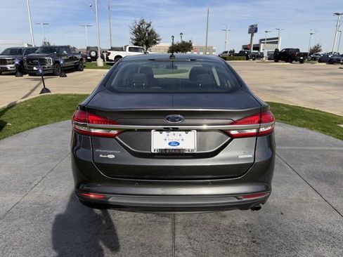 Certified 2017 Ford Fusion SE w/ Fusion SE Technology Package image 5
