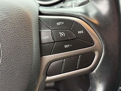 Used 2021 Jeep Cherokee Latitude Lux w/ Comfort/Convenience Group image 19